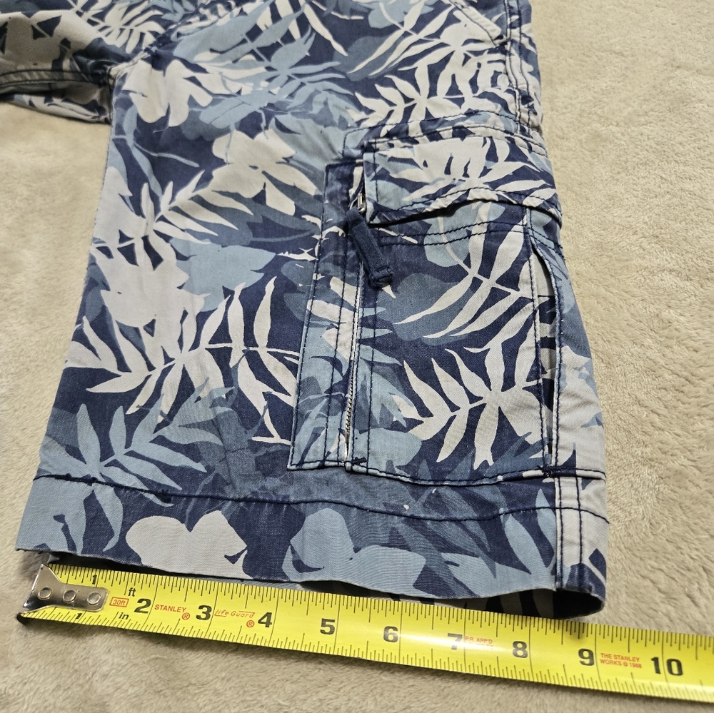 Levi's Tropical Slim Cargo Shorts Bermuda Style Mens Sz 30 Utility Hawaiian AOP - Picture 8 of 8
